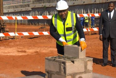 Nyusi lança primeira pedra para construção de nova sede do Tribunal Supremo