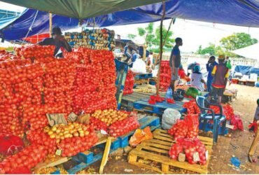 Batata escasseia e cebola mais acessível