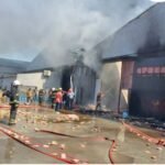 Incêndio destrói uma fábrica de pipocas