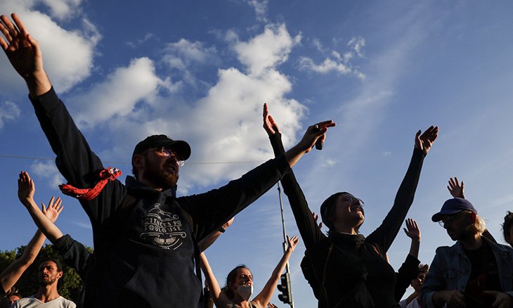 Protestos na França: Milhares de pessoas nas cerimónias fúnebres de Naël