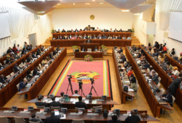 Parlamento reúne-se esta semana para rever a Constituição
