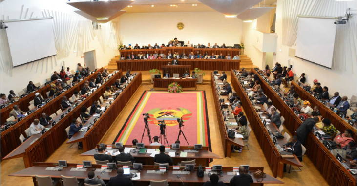 Parlamento reúne-se esta semana para rever a Constituição